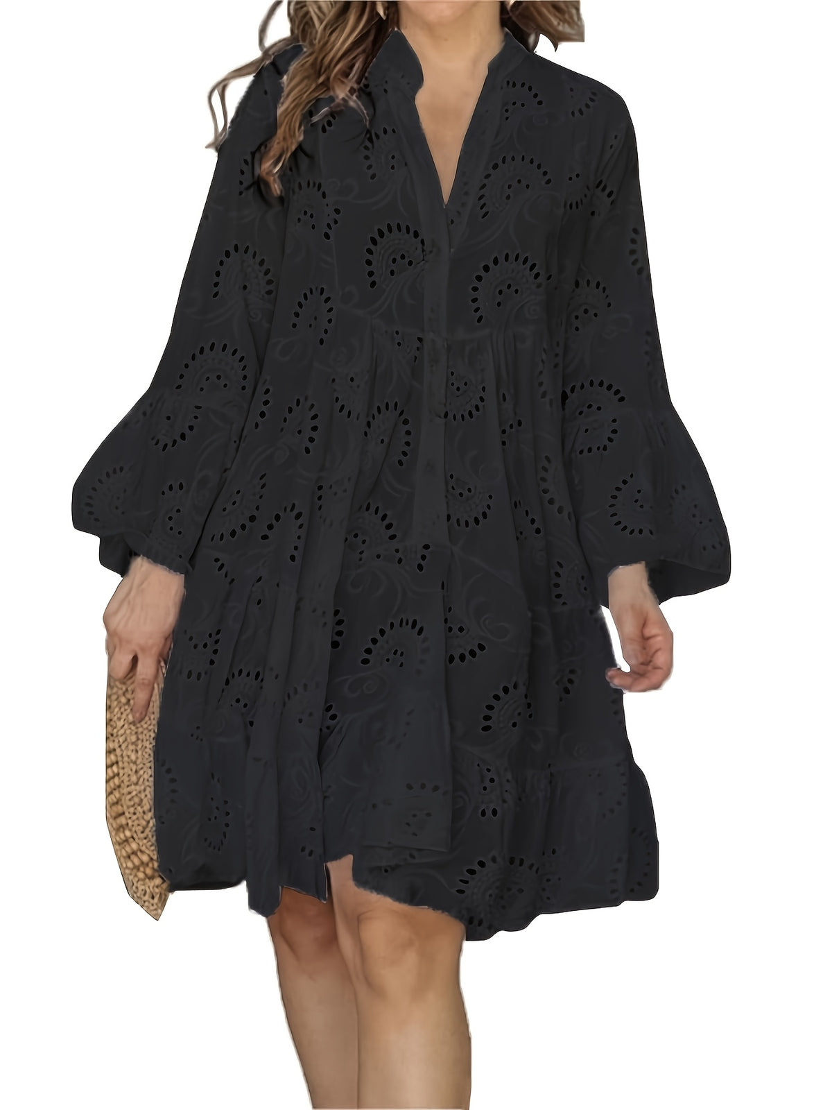 Vestido elegante con mangas acampanadas y cuello en V