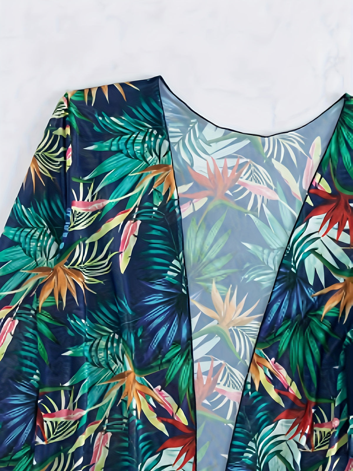 Conjunto de Bikini con Estampado Tropical y Kimono- 3 piezas