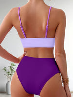 Bikini de Dos Piezas con Detalles en Bloques y Bandolera Cruzada