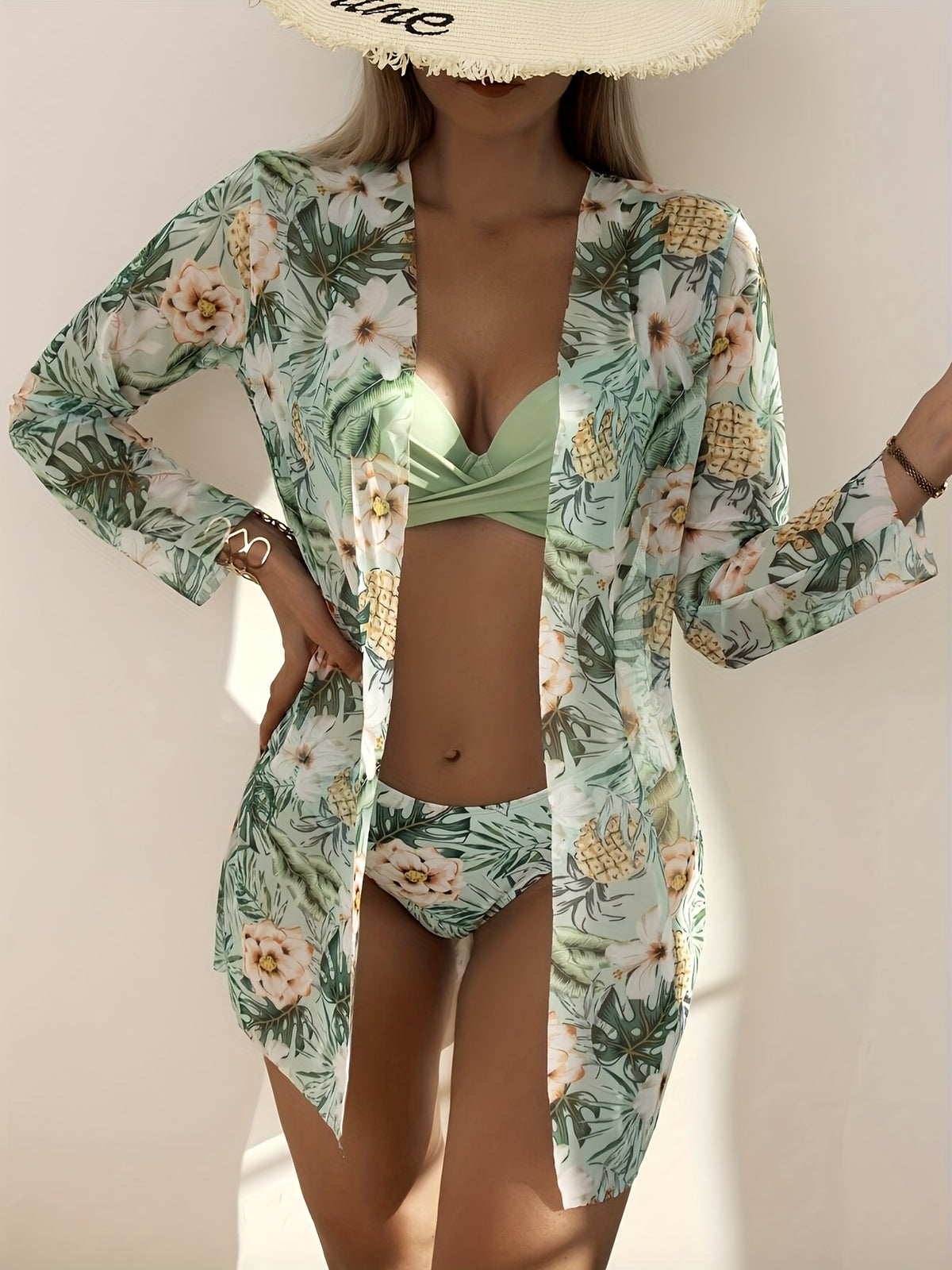 Conjunto de Bikini con Estampado de Plantas y Kimono Fruncido - 3 Piezas