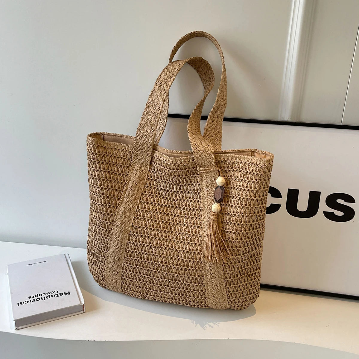 Bolso de paja tejido de gran capacidad para mujer 2025, nuevo bolso informal versátil con un solo hombro para cesta de verduras, bolso de playa para vacaciones en la playa, ropa de trabajo para ir al extranjero, bolso