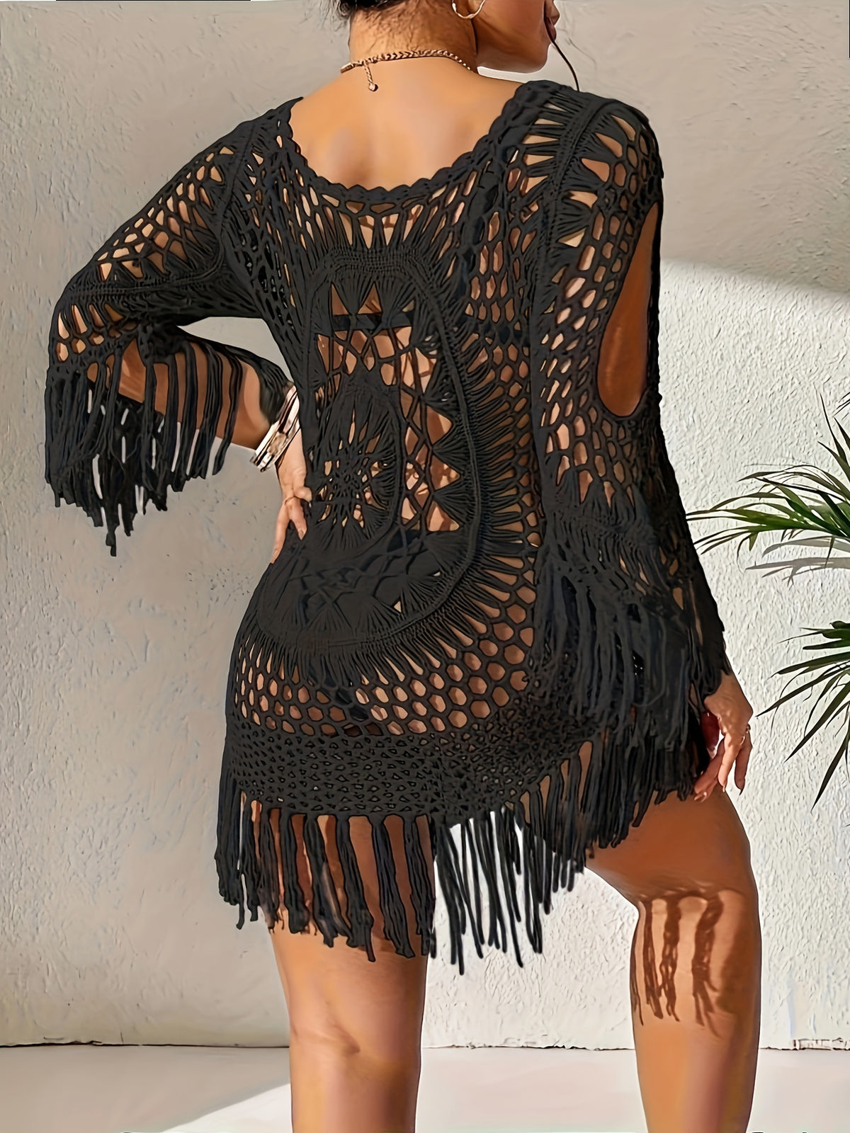 Vestido Semi-Transparente con Cadenas y Abertura